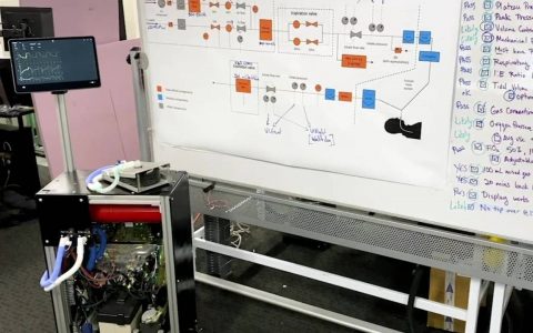 [视频]特斯拉用Model 3零件制成呼吸机，解决疫情期间设备短缺的问题